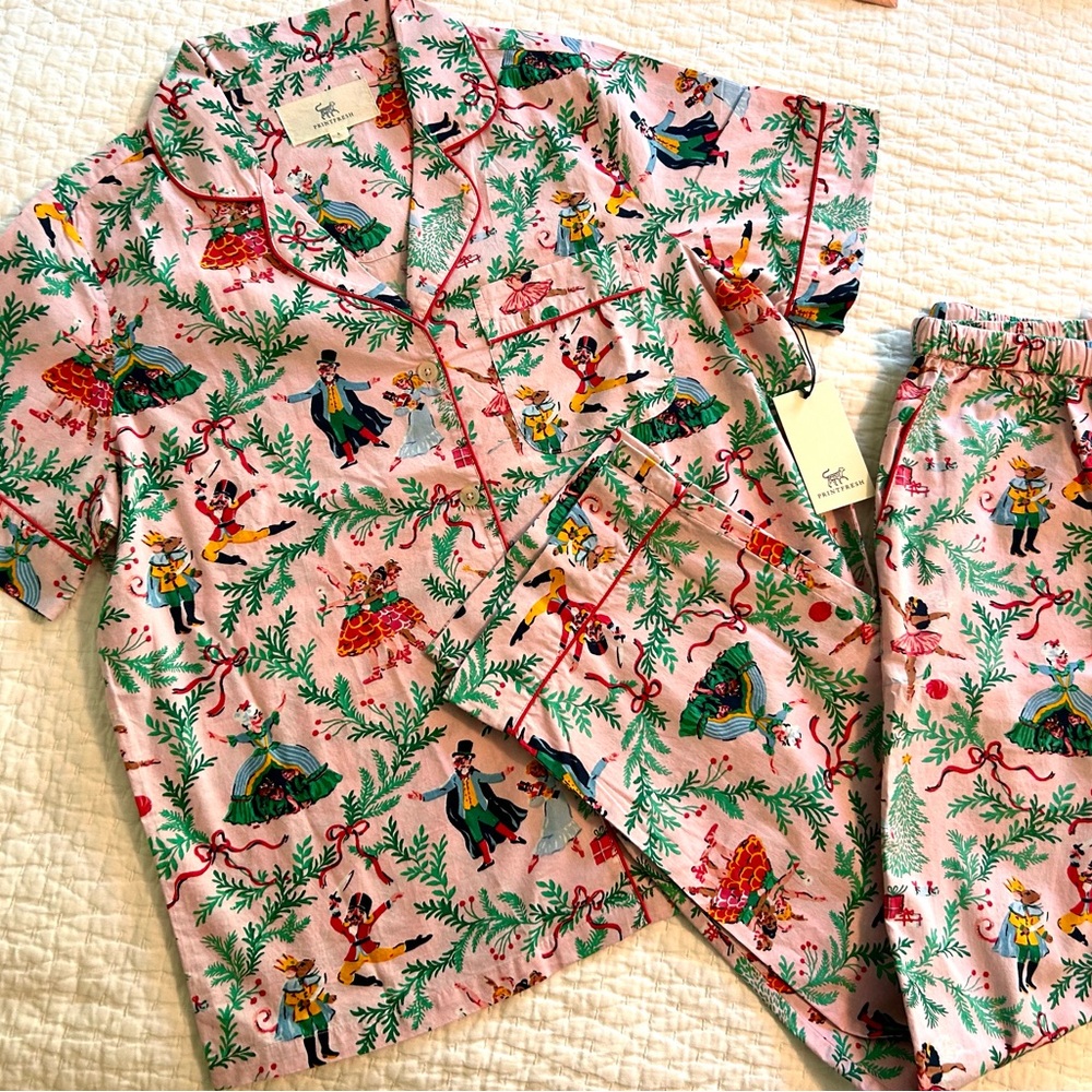 NWTs Printfresh Nutcracker 2 piece set. Size small. Short sleeve top long pants